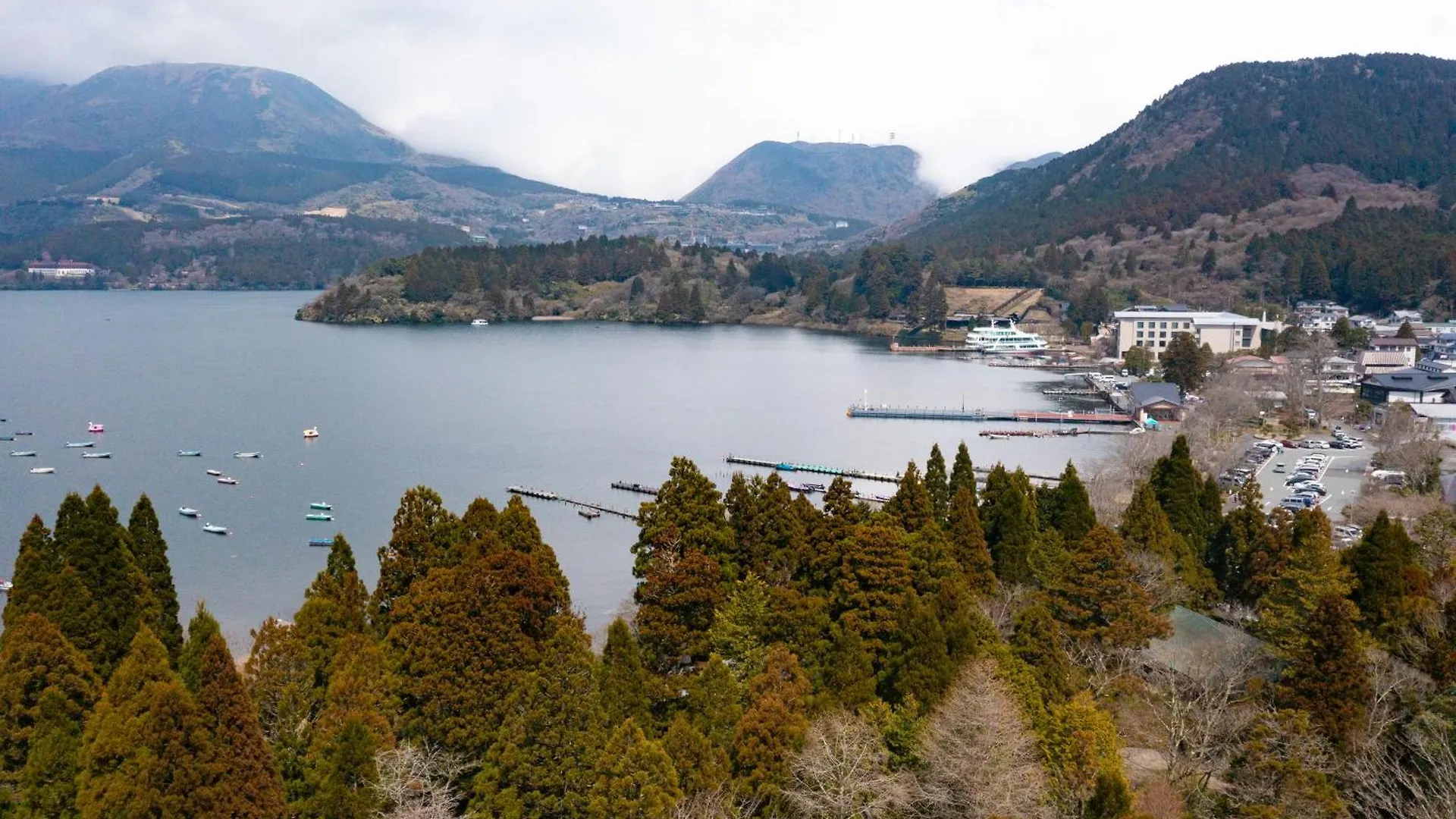 Hakone Ashinoko Lakeside Resort - 箱根芦ノ湖レイクサイドリゾート Дом отдыха